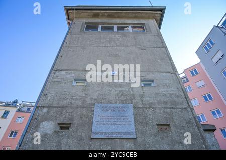 Memoriale di Günter Litfin, vecchia torre di guardia della RDT presso l'ex muro di Berlino, Kieler Straße, Mitte, Berlino, Germania, Gedenkstätte Günter Litfin, Alter Foto Stock