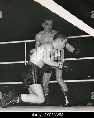 Pugile professionista francese Alphonse Halimi e Freddie Gilroy, Francia 1960 Foto Stock