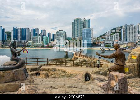 Statue sulla spiaggia di Songdo a Busan, Corea del Sud Foto Stock