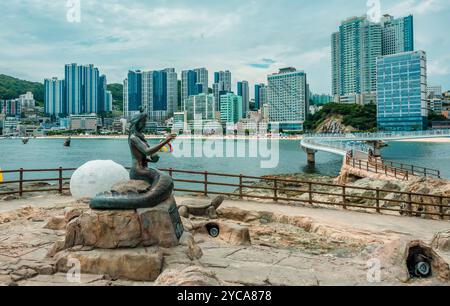 Statue sulla spiaggia di Songdo a Busan, Corea del Sud Foto Stock