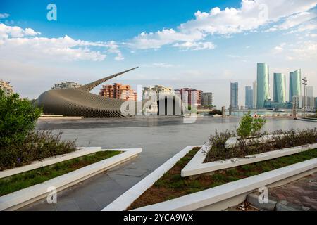 ATHAR, Un monumento per le donne del Bahrein, simbolo di profondo rispetto. Manama Corniche. Foto Stock