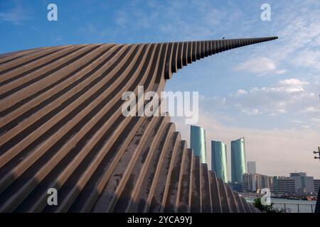 ATHAR, Un monumento per le donne del Bahrein, simbolo di profondo rispetto. Manama Corniche. Foto Stock