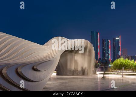 ATHAR, Un monumento per le donne del Bahrein, simbolo di profondo rispetto. Manama Corniche. Foto Stock