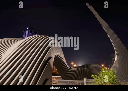ATHAR, Un monumento per le donne del Bahrein, simbolo di profondo rispetto. Manama Corniche. Foto Stock