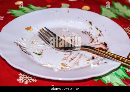 Un piatto sporco di una torta Foto Stock