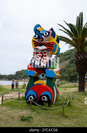 Frog and Cat Sculpture di Karel Appel Naoshima Japan Foto Stock
