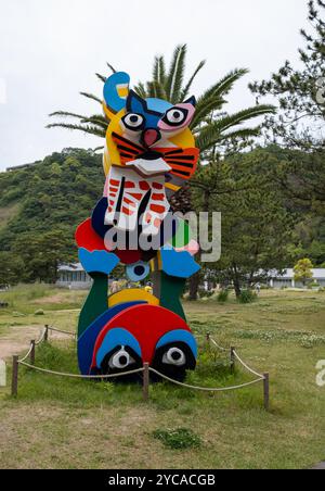 Frog and Cat Sculpture di Karel Appel Naoshima Japan Foto Stock