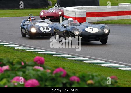 Gary Pearson, John Pearson, Jaguar D-Type Long Nose, James Wood, Nicolas Minassian, Lotus-Climax 15, Sussex Trophy, la prima gara della Goodwoo 2024 Foto Stock