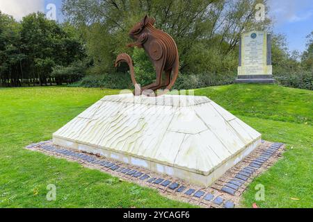 Il Desert Rats Memorial al National Memorial Arboretum, Alrewas vicino a Lichfield, Staffordshire, Inghilterra, Regno Unito Foto Stock