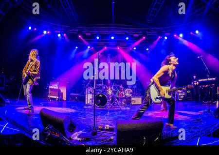 Milano Italia. 21 ottobre 2024. Il cantante e cantautore americano JAMES BRUNER si esibisce dal vivo sul palco di Fabrique aprendo lo spettacolo degli Struts. Foto Stock