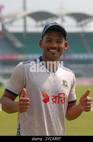 Gli skipper Najmul Hasan Shanto durante la squadra bengalese partecipano alle sessioni di allenamento allo Sher-e-Bangla National Cricket Stadium (SBNCS) di Mirpur, Dhaka, B. Foto Stock