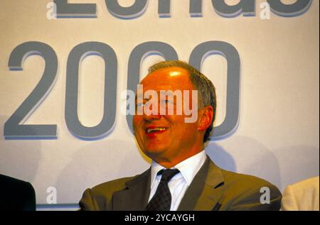 Ken Livingstone politico, la notte delle elezioni del 5 maggio 2000 al Queen Elizabeth II Conference Centre di Westminster a Londra. Si candidò come candidato indipendente per diventare il primo sindaco di Londra. 2000 UK HOMER SYKES Foto Stock