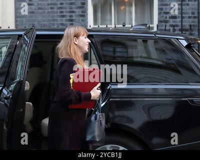 Londra, Regno Unito, 22 ottobre 2024. Angela Rayner, Vice primo Ministro e Segretario di Stato per gli alloggi, le comunità e gli enti locali, arriva per la riunione del Gabinetto al n. 10 di Downing Street. Crediti: Uwe Deffner/Alamy Live News Foto Stock