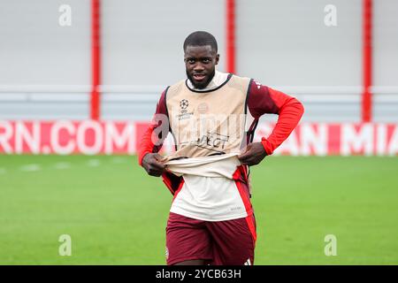 Dayot Upamecano (FC Bayern Muenchen, 02), Abschlusstraining, FC Bayern Muenchen, Fussball, UEFA Champions League, 3. Spieltag, Saison 2024/2025, 22.10.2024, foto: Eibner-Pressefoto/Jenni Maul Foto Stock