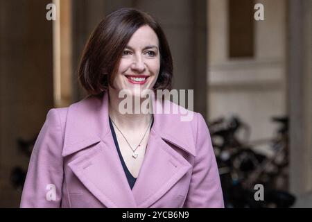 Londra, Inghilterra, Regno Unito. 22 ottobre 2024. Il Segretario di Stato per l'istruzione BRIDGET PHILLIPSON arriva a Downing Street per una riunione del Gabinetto. (Credit Image: © Thomas Krych/ZUMA Press Wire) SOLO PER USO EDITORIALE! Non per USO commerciale! Crediti: ZUMA Press, Inc./Alamy Live News Foto Stock