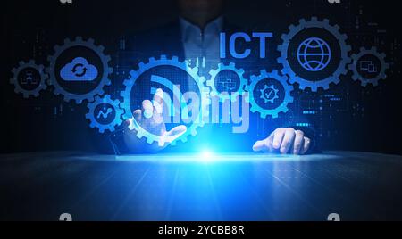 ICT Information Communication Technology concetto internet su schermo virtuale. Foto Stock