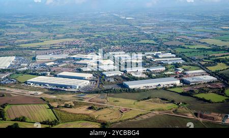 Vista aerea della zona industriale di Fradley Park, Lichfield, East Midlands, Inghilterra centrale, Regno Unito Foto Stock