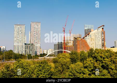 Rondo Stratford sviluppo residenziale in costruzione e Portlands Place Towers, Londra, Inghilterra Foto Stock