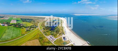 Panorama aereo dal punto nord dell'isola di Texel con il faro nei Paesi Bassi Foto Stock