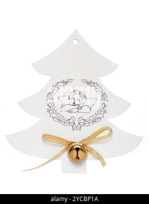 giocattolo bianco di abete di legno, isolato su sfondo bianco. bellissimi giocattoli ecologici di abete per la decorazione. natale e felice anno nuovo Foto Stock
