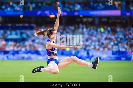 Alina Rotaru-Kottmann partecipa al salto lungo ai Giochi Olimpici di Parigi 2024. Foto Stock