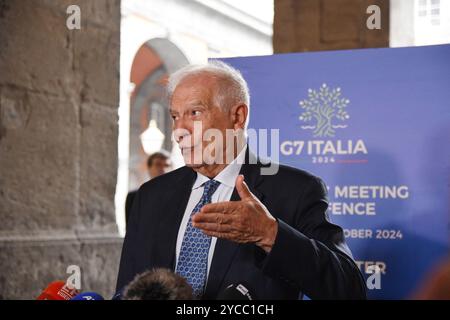 Napoli, Italia. 19 ottobre 2024. (10/19/2024) riunione dei ministri della difesa del G7 Italia 2024: Il Vicepresidente della Commissione europea Josep Borrell incontra i giornalisti durante la riunione tenutasi presso il Palazzo reale di Napoli. (Foto di Pasquale Gargano/Pacific Press/Sipa USA) credito: SIPA USA/Alamy Live News Foto Stock