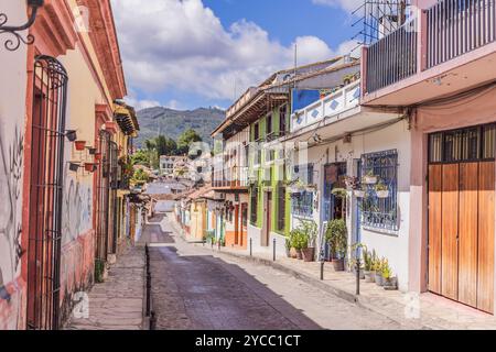 Strade coloniali di San Cristobal de las Casas, Messico. Fascino storico, patrimonio culturale e concetto di esplorazione dei viaggi Foto Stock