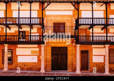 Old Inn 'la Casa grande' del XVIII secolo. San Carlos del Valle, Ciudad Real, Castilla la Mancha, Spagna, Europa Foto Stock