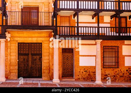 Old Inn 'la Casa grande' del XVIII secolo. San Carlos del Valle, Ciudad Real, Castilla la Mancha, Spagna, Europa Foto Stock