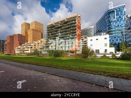 Paesaggio urbano di Amsterdam Zuidas, quartiere finanziario in rapido sviluppo nella città di Amsterdam, Paesi Bassi Foto Stock