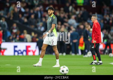 Il difensore dell'Aston Villa Tyrone Mings (5) si scalda durante la partita di primo turno tra Aston Villa FC e Bologna FC 1909 UEFA Champions League a Villa Park, Birmingham, Inghilterra, Regno Unito il 22 ottobre 2024 Credit: Every Second Media/Alamy Live News Foto Stock