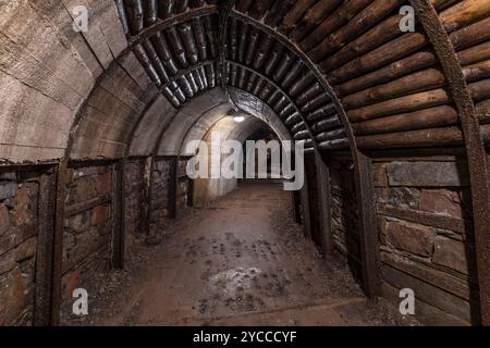 macchinari storici di un sito minerario abbandonato Foto Stock