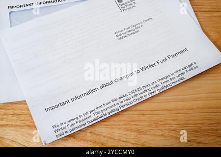 Una lettera circolare di pagamento del carburante invernale del governo britannico. Foto Stock