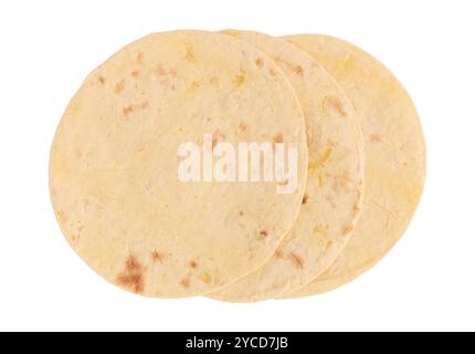 tortillas di mais isolate su sfondo bianco con percorso di ritaglio, piatto, concetto alimentare, fast food messicano Foto Stock