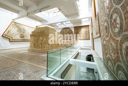 Antico mausoleo romano esposto al Museo Nazionale di Bardo Foto Stock