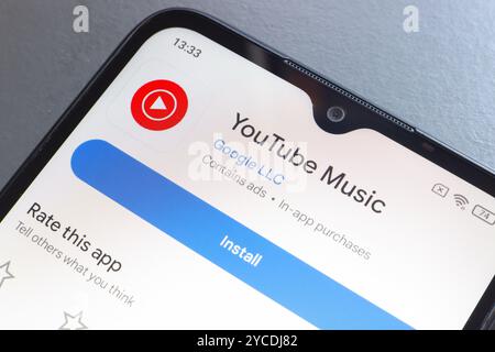 22 ottobre 2024, Brasile. In questa immagine, il logo dell'app YouTube Music viene visualizzato sullo schermo di uno smartphone Foto Stock