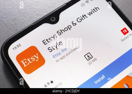 22 ottobre 2024, Brasile. In questa immagine, il logo dell'app Etsy viene visualizzato sullo schermo di uno smartphone Foto Stock