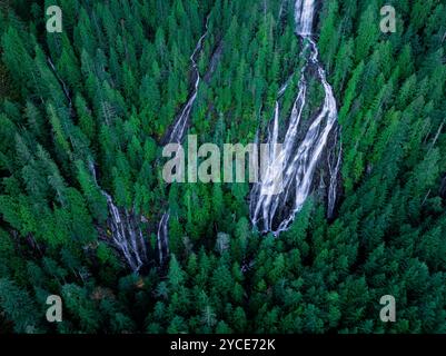 Vista aerea delle Bridal Veil Falls nella Mount Baker-Snoqualmie National Forest, Index, Washington, USA Foto Stock