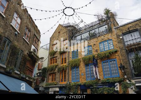 Londra, Regno Unito, 27 agosto 2023: Seven Dials area a Covent Garden il West End di Londra. Neals Yard Foto Stock