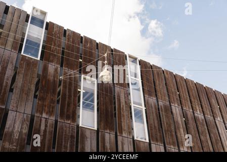 Copenaghen, Danimarca, 11 agosto 2016. Vista ad angolo basso dell'edificio del parcheggio a più piani nel centro storico di Copenhagen, una giornata di sole Foto Stock