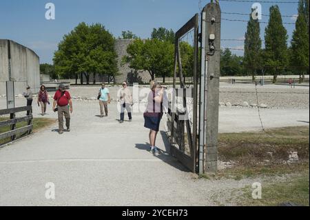 03.06.2017, Dachau, Baviera, Germania, Europa, i turisti visitano il memoriale del campo di concentramento di Dachau. Dachau fu il primo campo di concentramento in tedesco Foto Stock