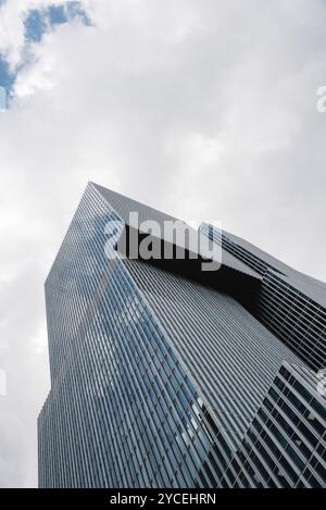 Rottedam, Paesi Bassi, 6 agosto 2016: Edificio per uffici de Rotterdam. Progettato dallo studio di architettura OMA. Negli ultimi anni molte nuove torri hanno portato Foto Stock