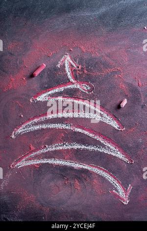 Rappresentazione grafica di un albero di Natale disegnato con gesso su lavagna Foto Stock