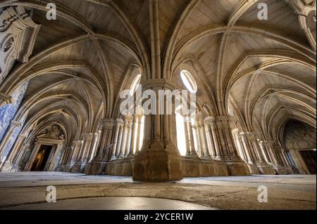 Porto, Portogallo, 8 febbraio 2023: Interno della Cattedrale di Porto se do Porto, questa cattedrale si trova al centro di Porto ed è una delle città Foto Stock