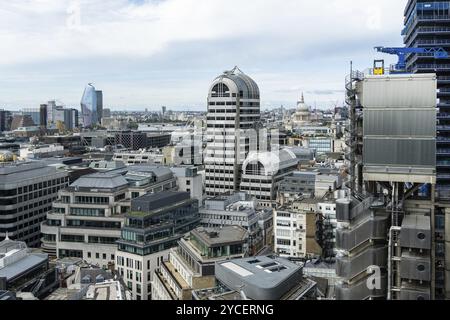 Londra, Regno Unito, 25 agosto 2023: Vista panoramica della City di Londra dal giardino all'indirizzo 120 Foto Stock