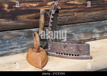 Vecchi ferri arrugginiti Foto Stock