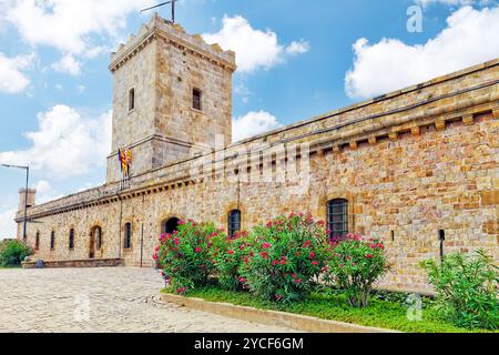 Vista del Castillo de Montjuic sulla montagna Montjuic a Barcellona, Spagna Foto Stock