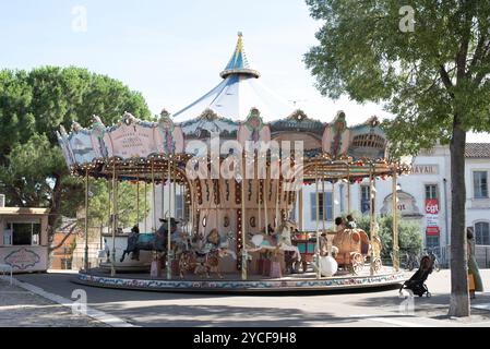 Giostra storica, Arles, Provence-Alpes-Cote d'Azur, Francia Foto Stock