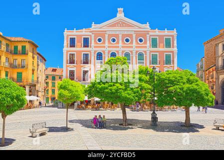 Segovia, Spagna - 07 Giugno 2017 : Paesaggio della piazza principale (Plaza Major). Nel 1985 la città vecchia di Segovia e il suo acquedotto sono stati dichiarati Patrimonio mondiale Foto Stock