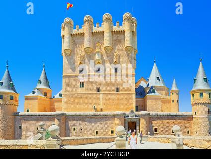 Segovia, Spagna - 07 giugno 2017 :paesaggio panoramico all'antica città di Segovia, Alcazar of Segovia (letteralmente, Fortezza di Segovia) è un castello situato Foto Stock